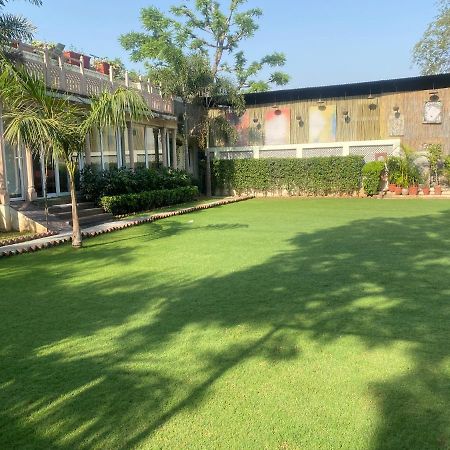 Hotel Cedar Jaipur Luaran gambar
